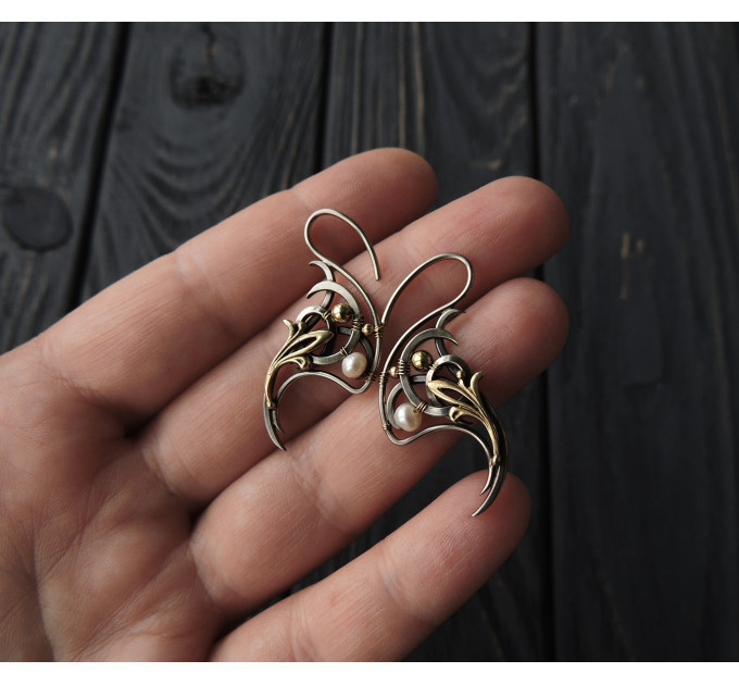 Dainty hook earrings