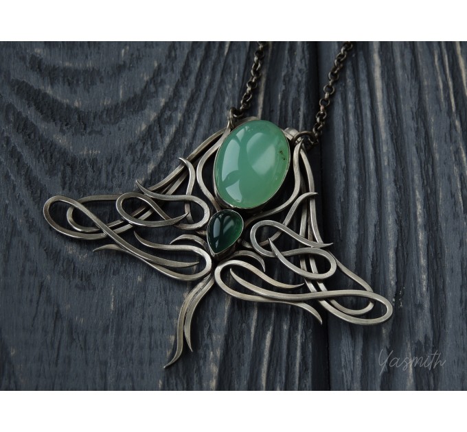 Chrysoprase manta ray necklace
