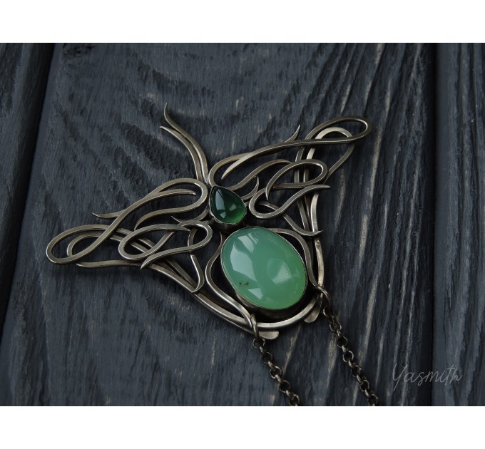 Chrysoprase manta ray necklace