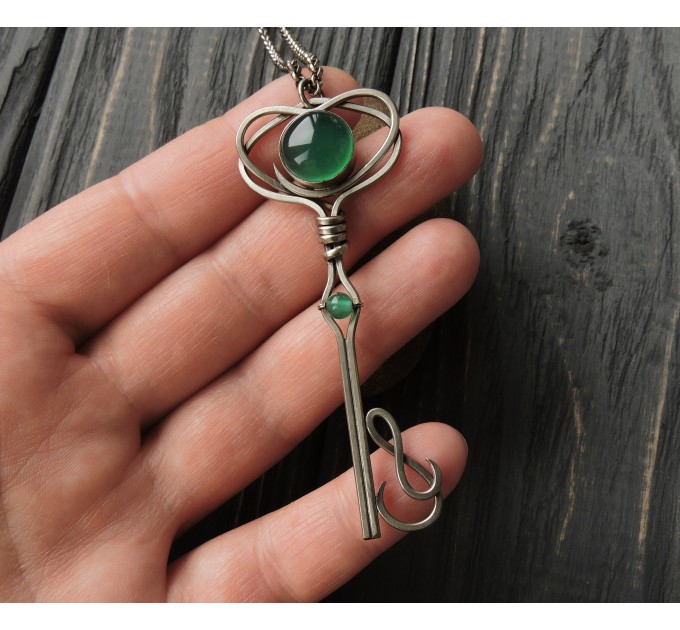 Green chalcedony pendant