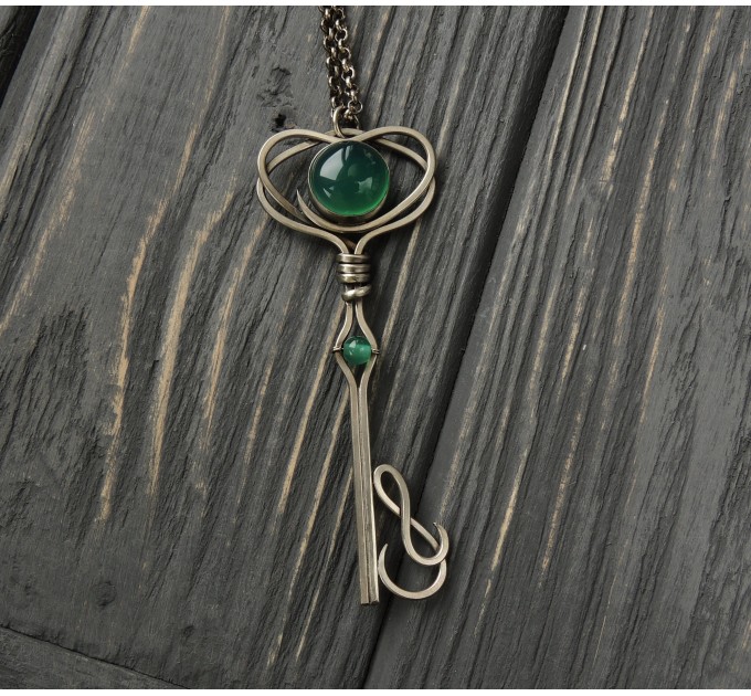 Green chalcedony pendant