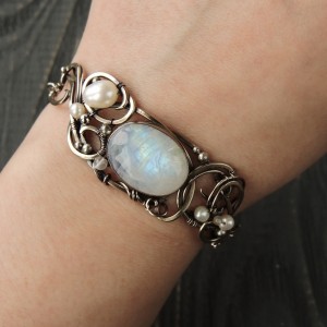 Rainbow moonstone bracelet with pearls