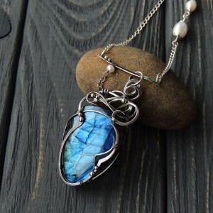 Art nouveau labradorite pendant