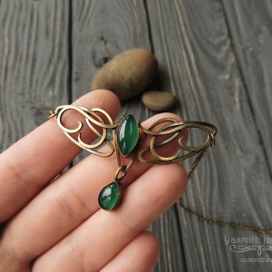 Irish green circlet